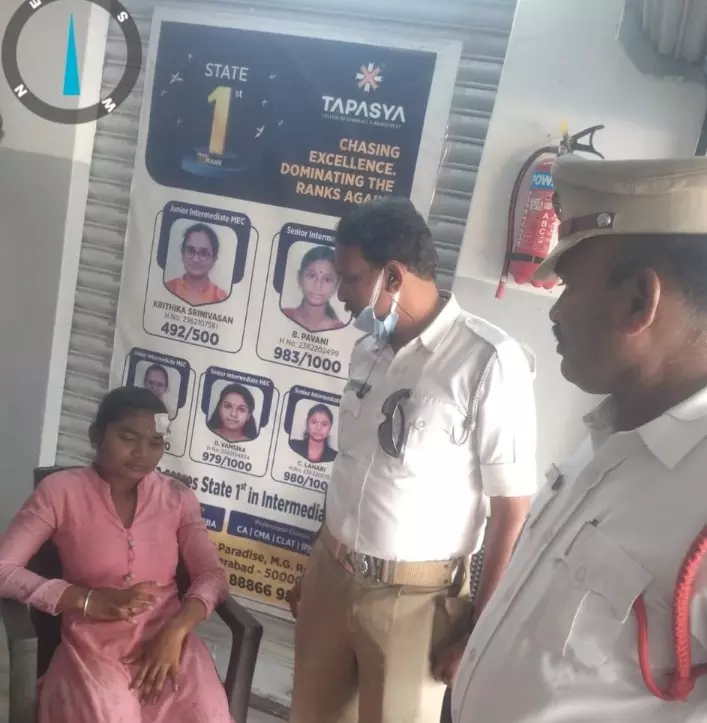 Traffic Cop Helps Injured Inter Student to Reach Exam Centre on Time