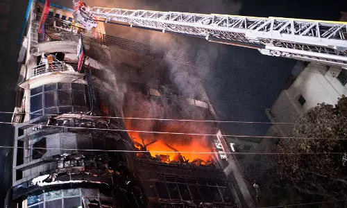 Bangladesh: Massive fire kills 43 people in Dhaka