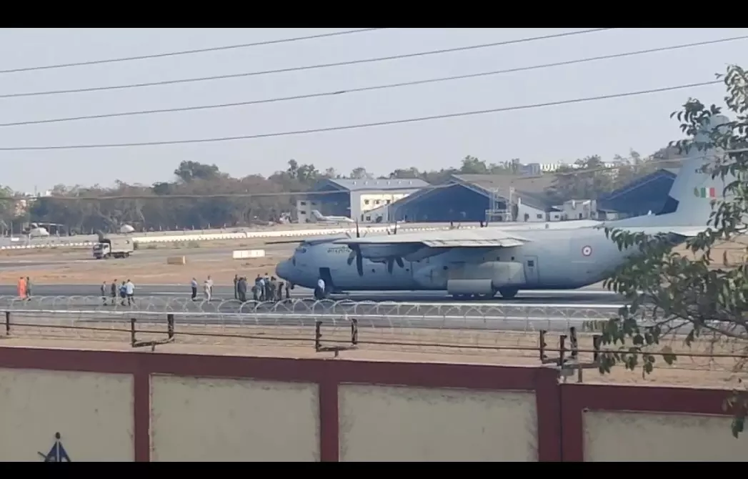 Mid-air scare, flight makes emergency landing at Begumpet Airport Mid-air scare, flight makes emergency landing at Begumpet Airport