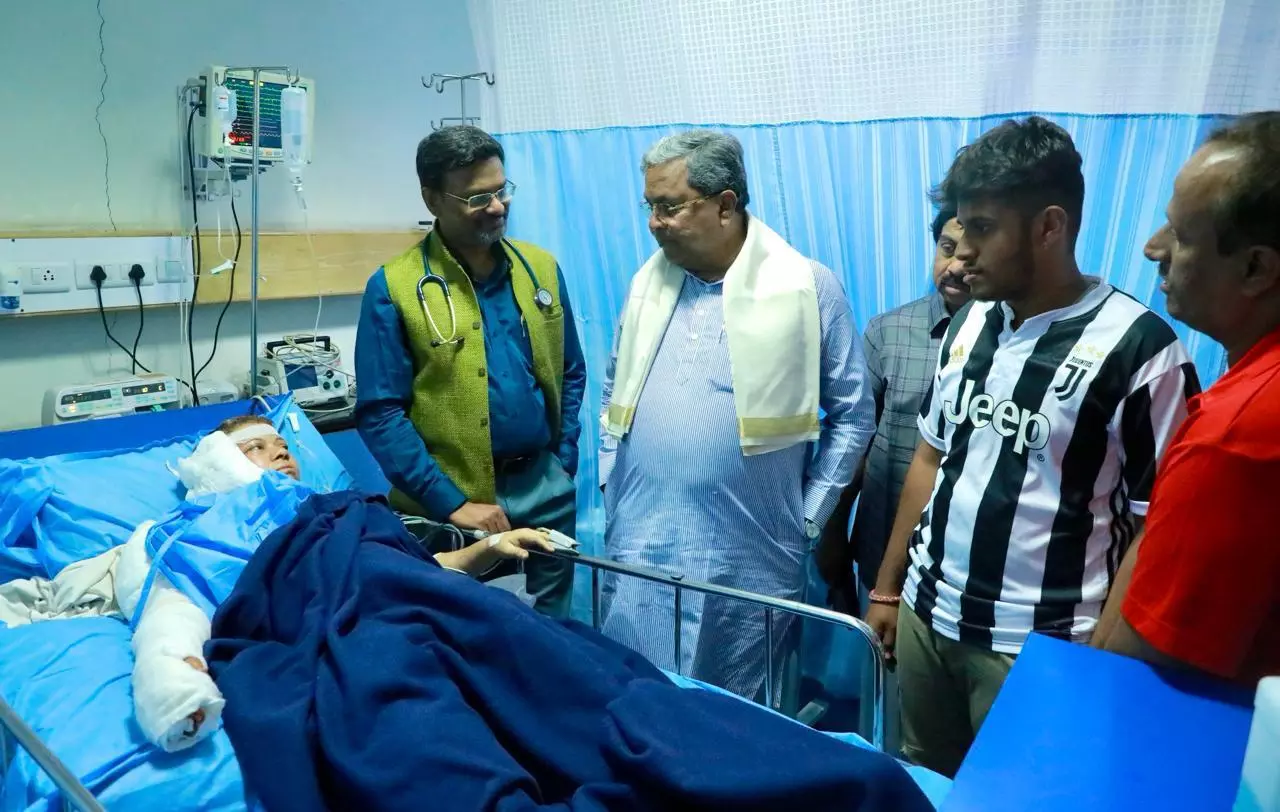 CM Siddaramaiah Meets Blast Injured, Asks Doctors To Treat Them Well CM Siddaramaiah Meets Blast Injured, Asks Doctors To Treat Them Well