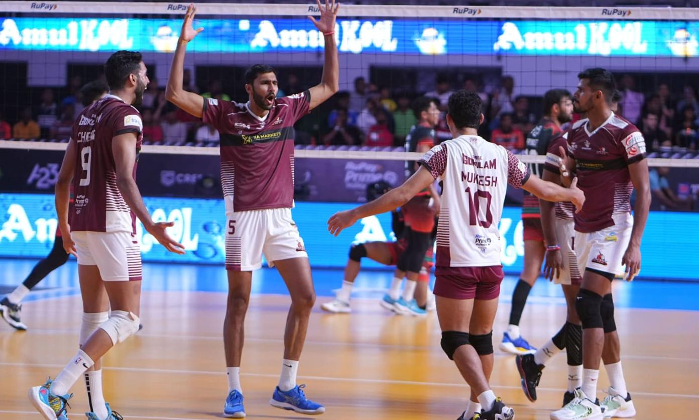 Calicut Heroes Beat Hyderabad Black Hawks in Straight Sets