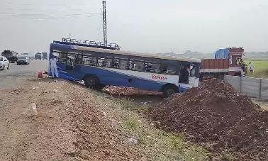 30 RTC passengers injured in road crash 30 RTC passengers injured in road crash