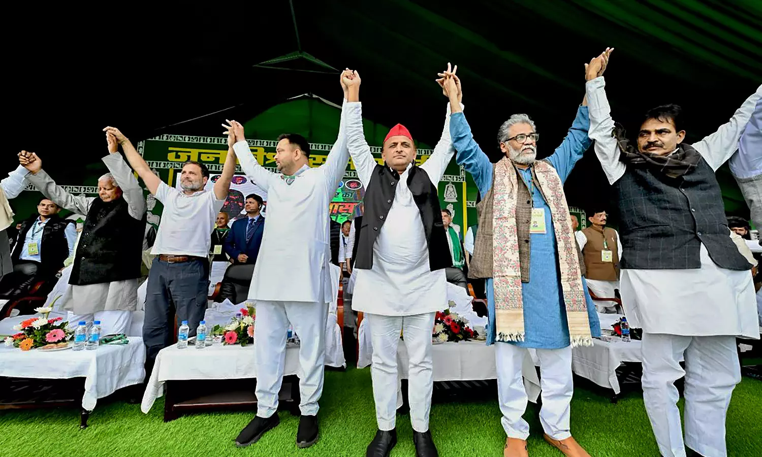 Yadavs, Rahul Target Modi for Sowing Hatred in India