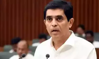 Altercation Between Minister Buggana Rajendranath, Independent Candidate