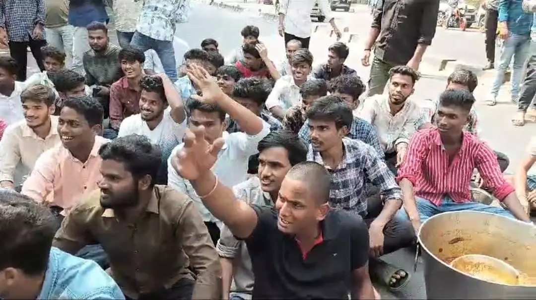 Malla Reddy, Nizam College Students Protest Poor Food on Campuses