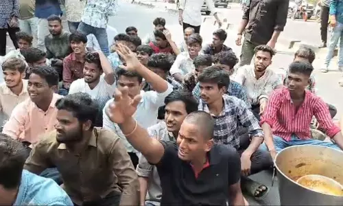 Malla Reddy, Nizam College Students Protest Poor Food on Campuses