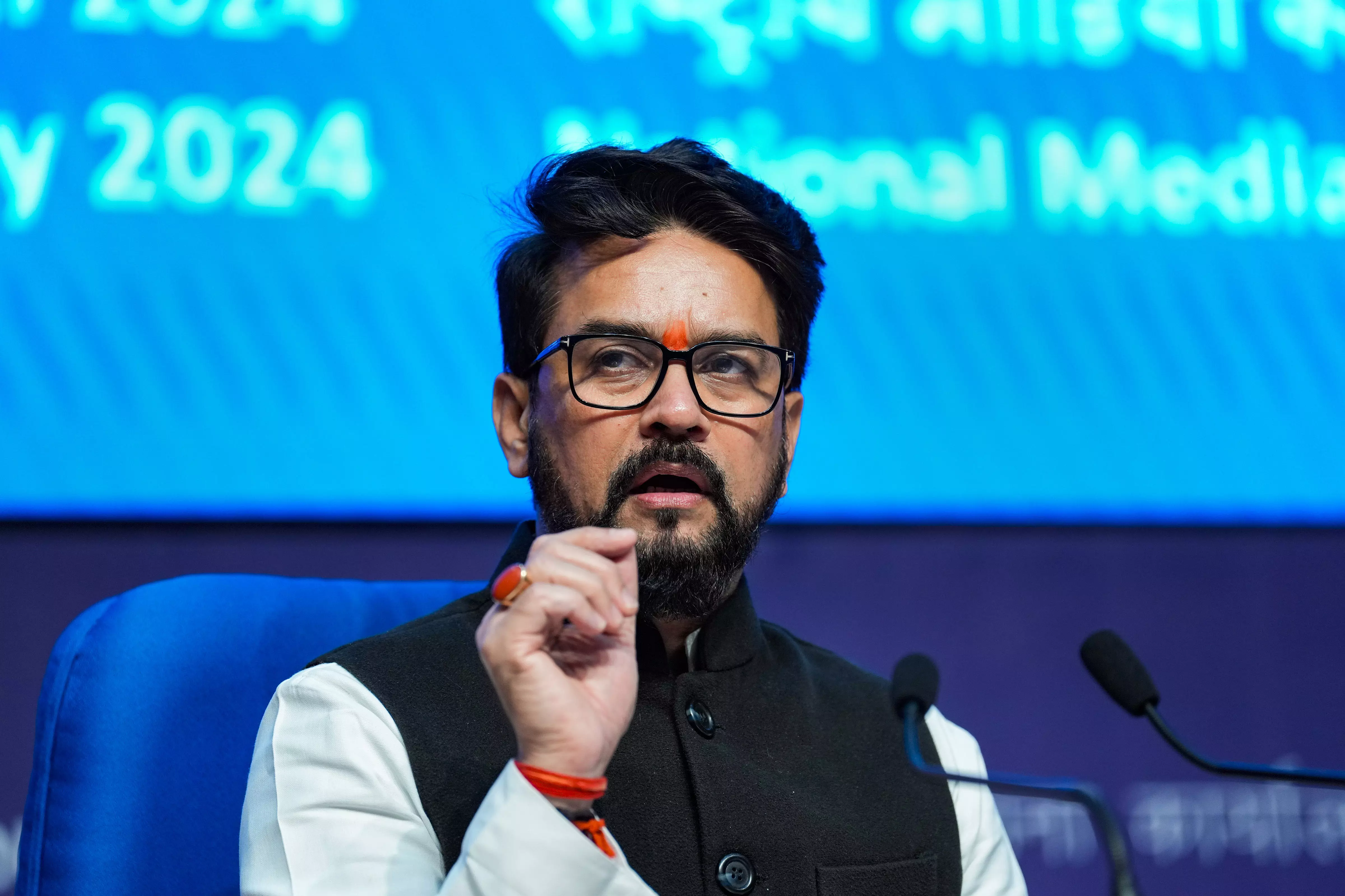 Anurag Thakur; slams Congress over no family jibe