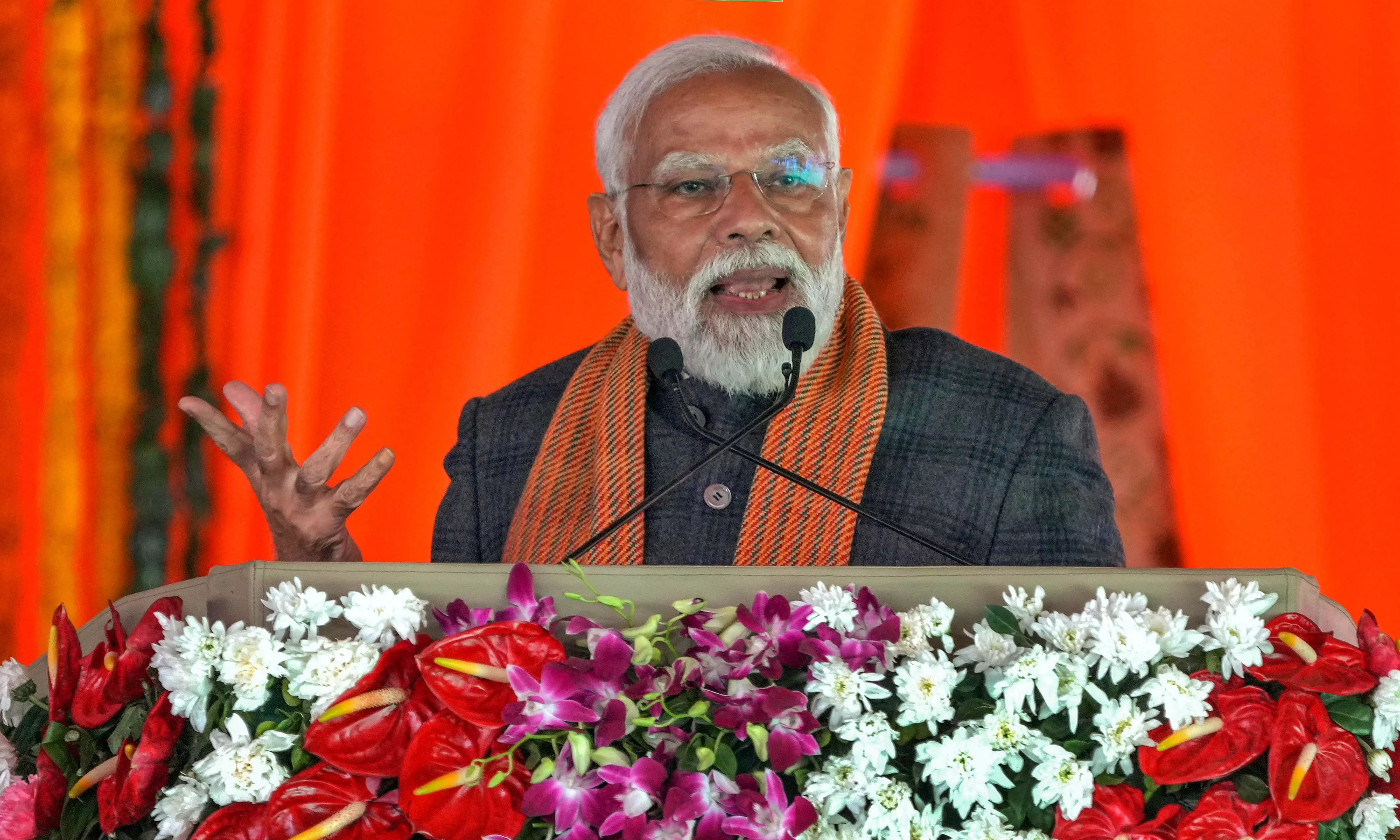 Kashmiris attached to me: Modi