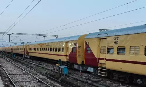 Stones pelted on Aastha train from Ayodhya to Mumbai