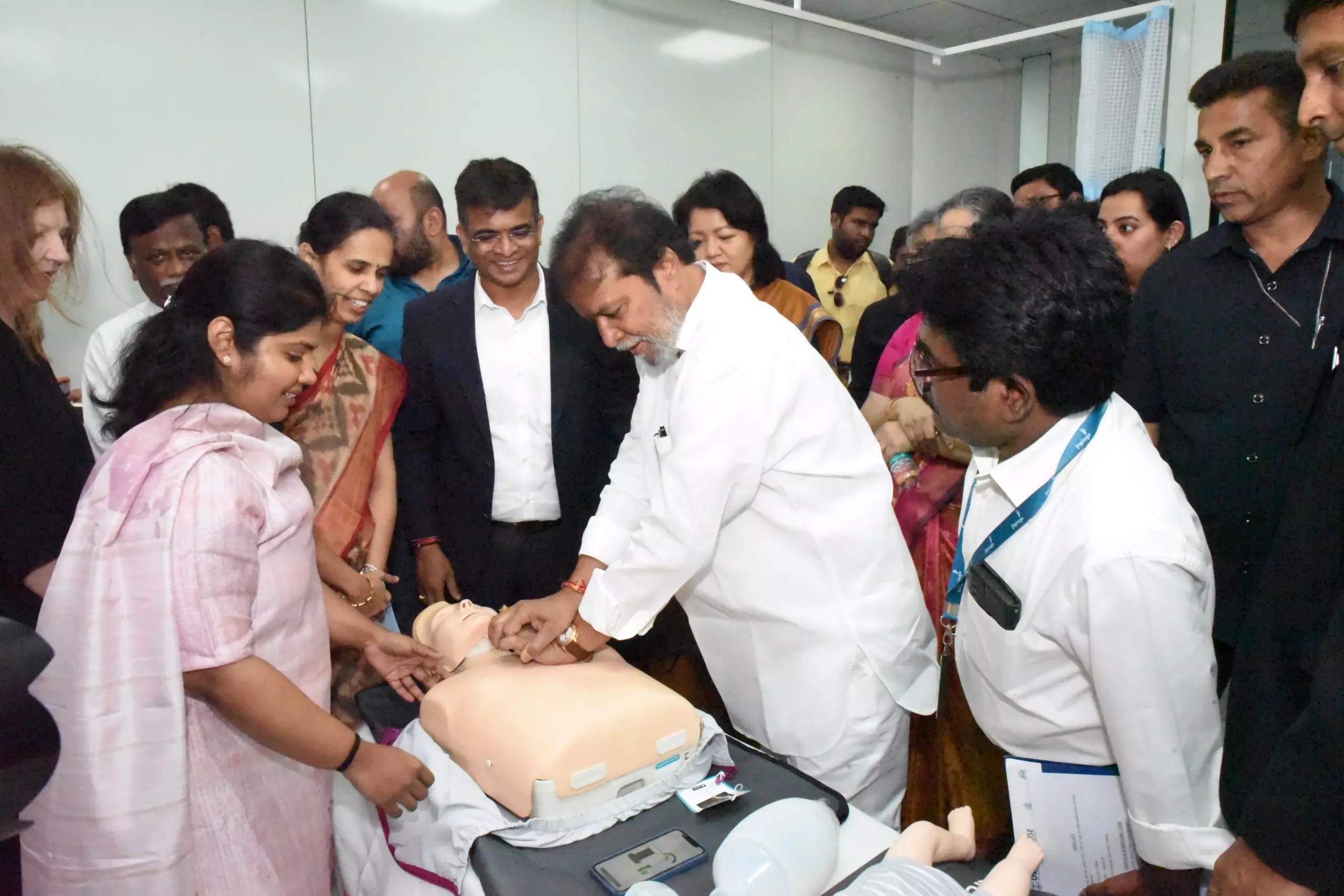 Health minister inaugurates two labs at NIMS Hospital