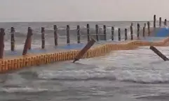 15 people injured as railing of floating bridge collapses