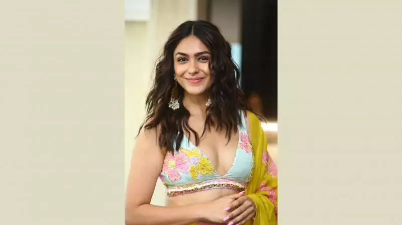 Mrunal needs to mix up glam with performance-based roles? Mrunal needs to mix up glam with performance-based roles?