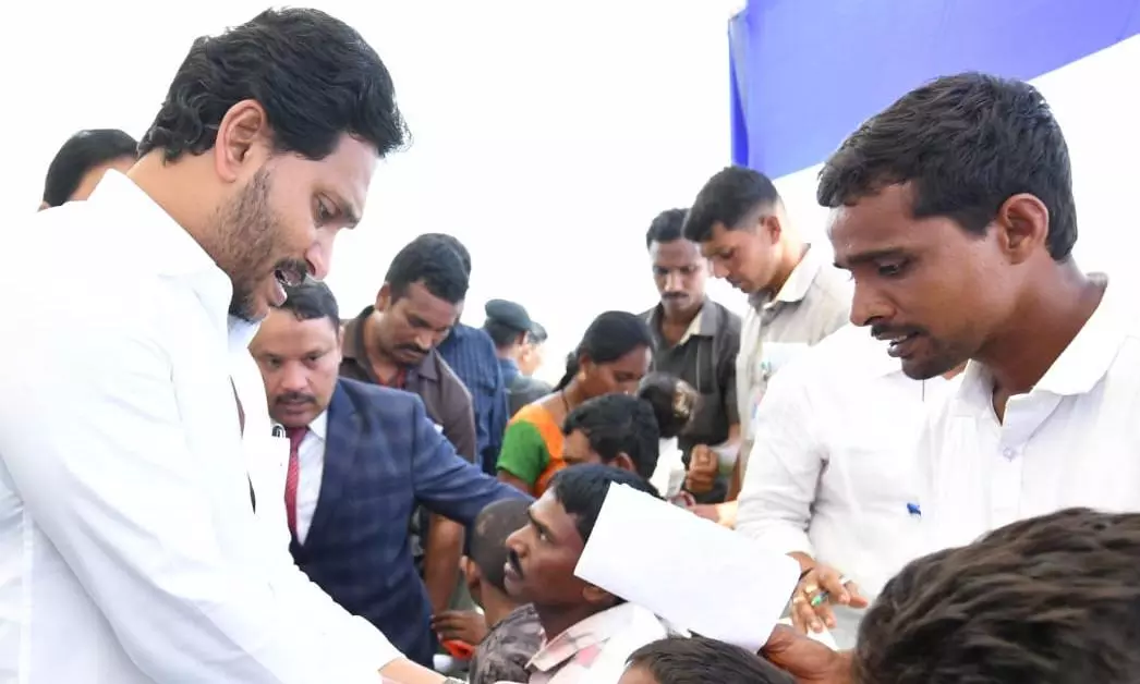CM Extends Aid to Needy During his Banaganapalle Visit CM Extends Aid to Needy During his Banaganapalle Visit