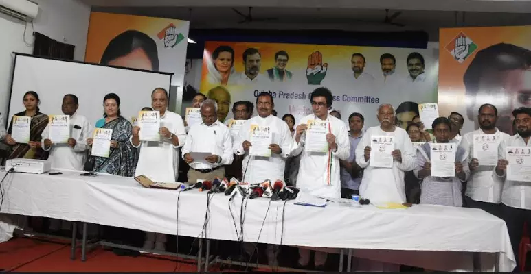 Congress Releases Guarantee Manifesto; Promises Rs 3K Unemployment Allowance, Gas Cylinder at Rs 500