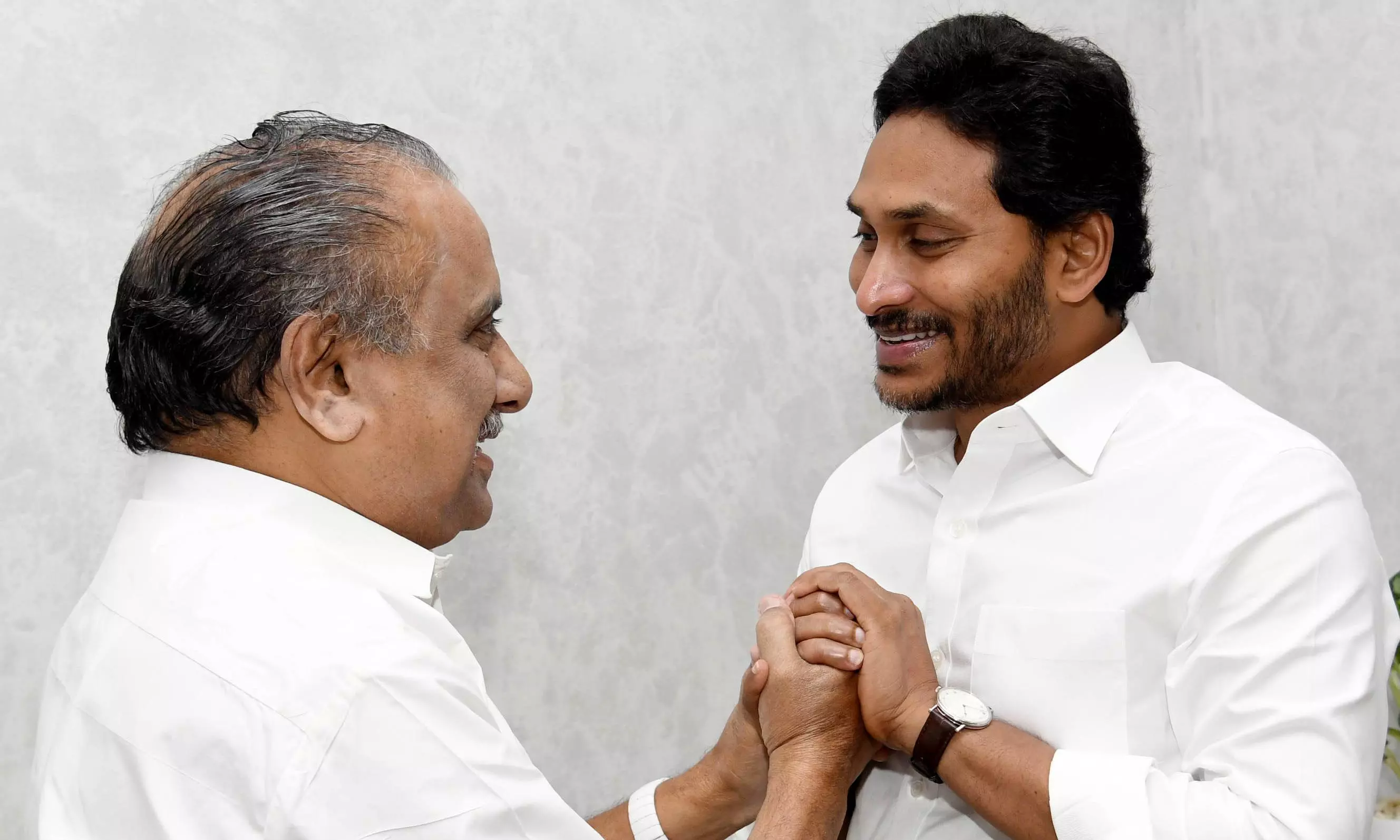 Top Kapu leader Padmanabham joins YSRC Top Kapu leader Padmanabham joins YSRC