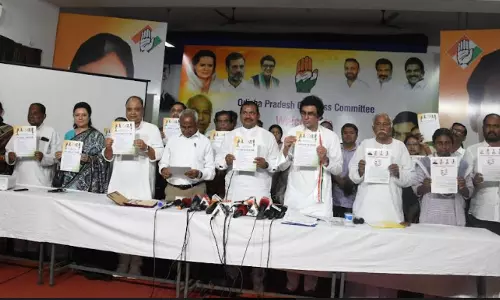 Congress Releases Guarantee Manifesto; Promises Rs 3K Unemployment Allowance, Gas Cylinder at Rs 500