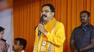 Maharashtra MLC Dumps Uddhav Thackeray, joins Shinde Sena