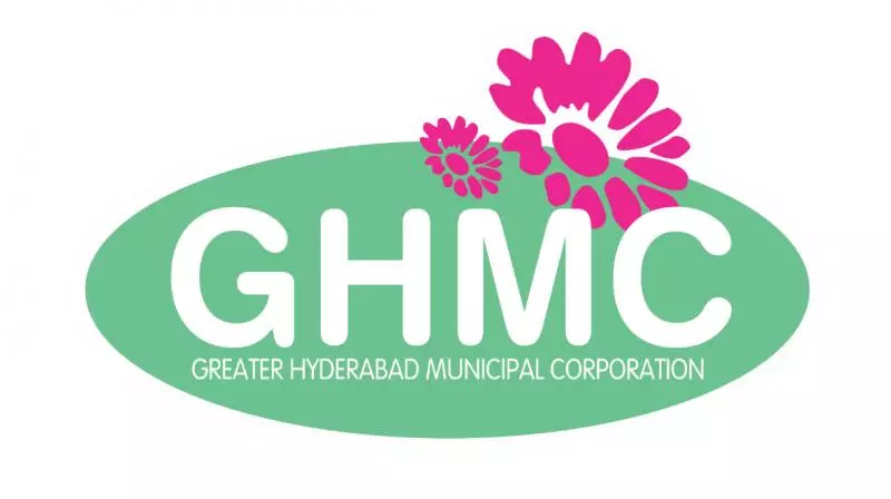 GHMC Team Apologises to Senior Citizen for Dumping Garbage GHMC Team Apologises to Senior Citizen for Dumping Garbage