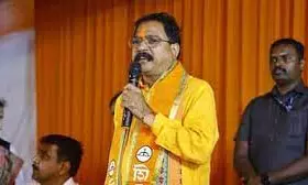 Maharashtra MLC Dumps Uddhav Thackeray, joins Shinde Sena