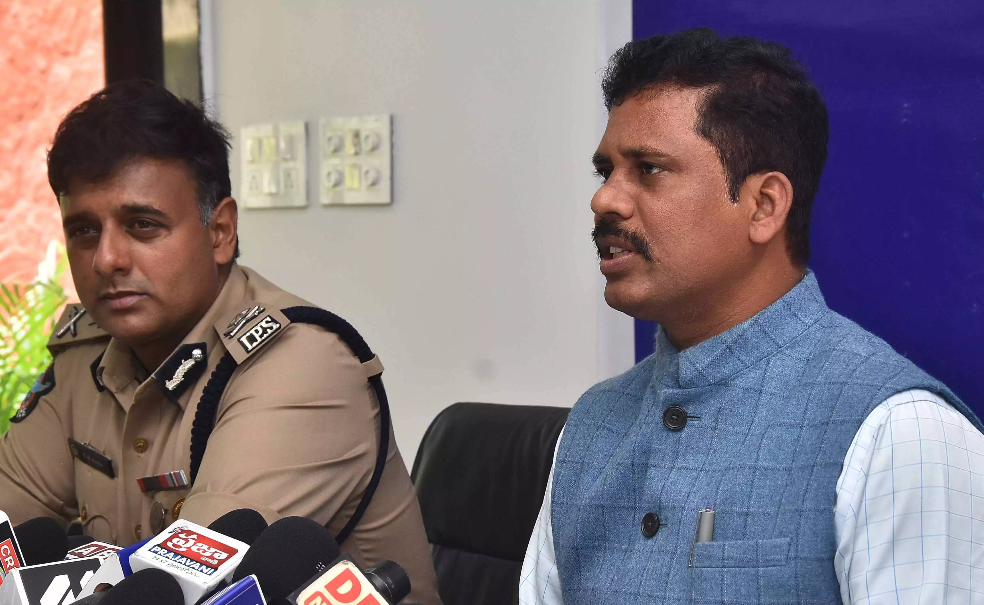 Seizure of Cash, Liquor, Drugs Worth Rs 8.9 Crore by NTR Police in Pre-Poll Weeks Seizure of Cash, Liquor, Drugs Worth Rs 8.9 Crore by NTR Police in Pre-Poll Weeks