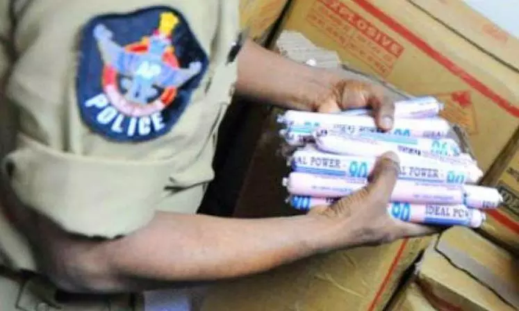 Van carrying 450 kg gelatin sticks seized at Sagar border