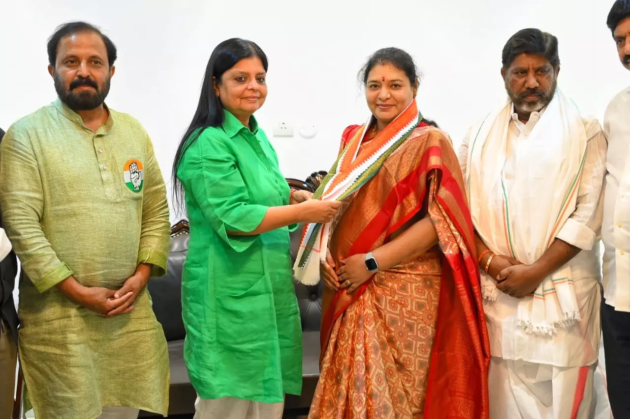 Hasthinapuram Corporator Banothu Sujatha Naik Joins Congress