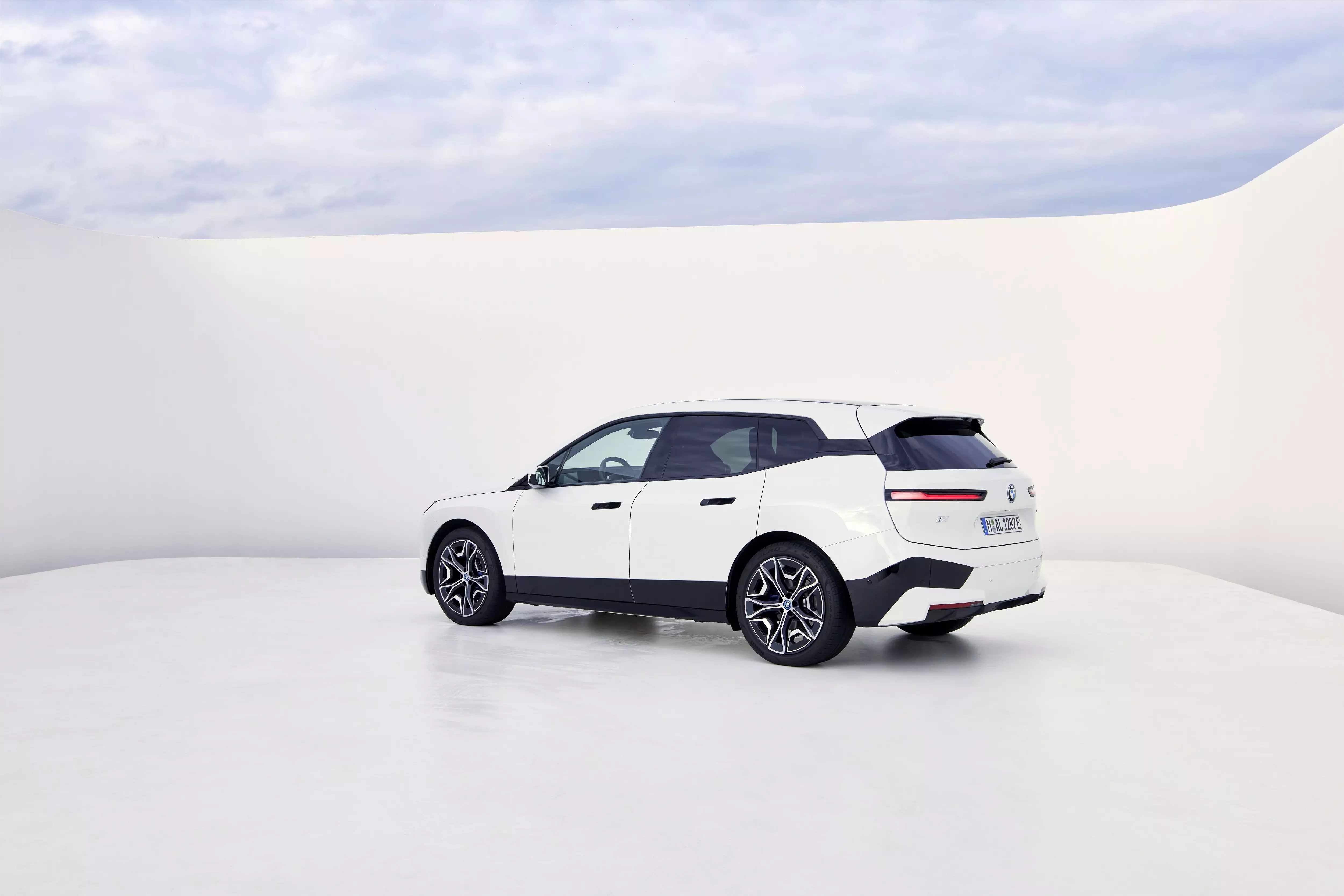 BMW iX xDrive50 Launched At Rs 1.40 Crore