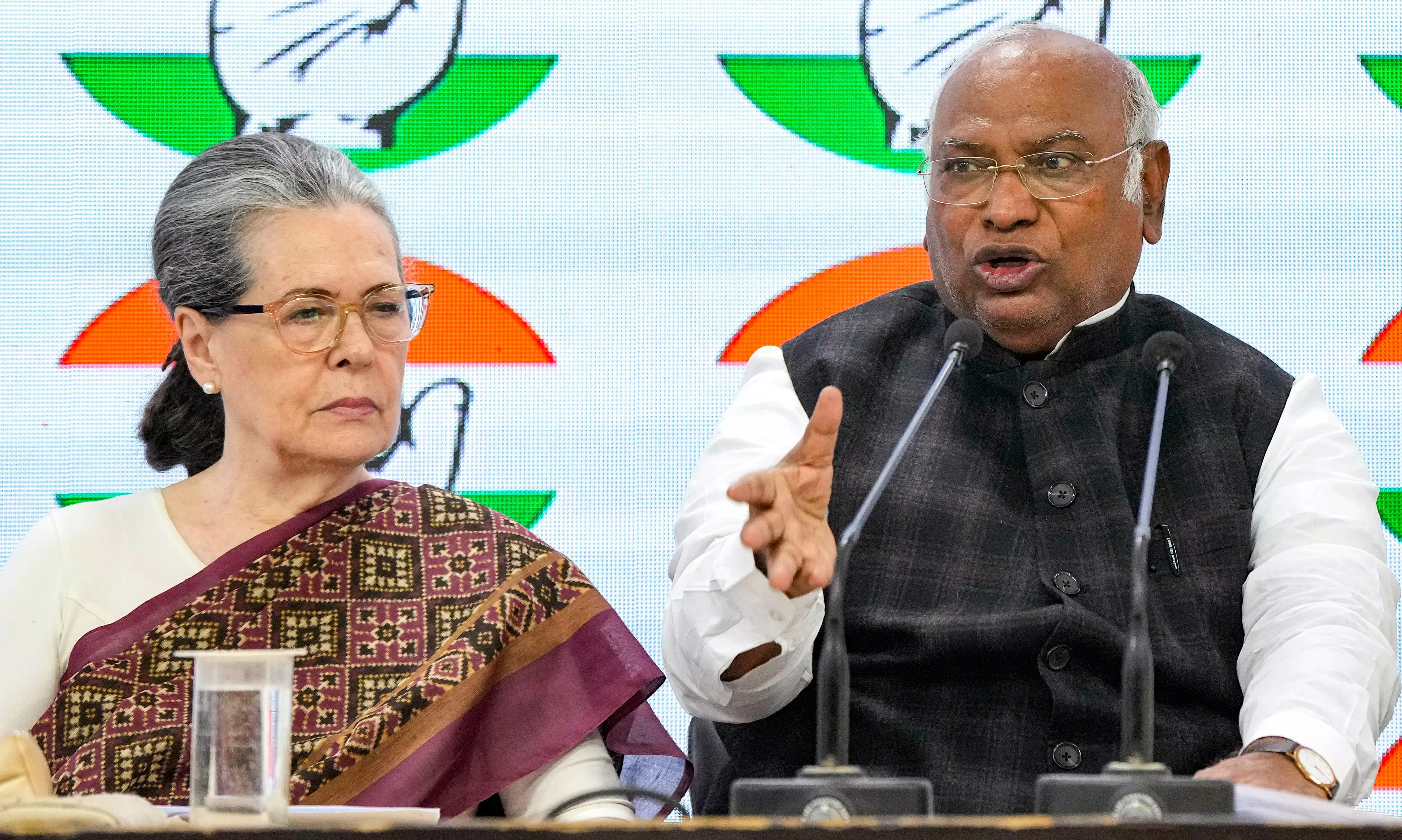 Congress Targets PM for Freezing Its Bank Accounts