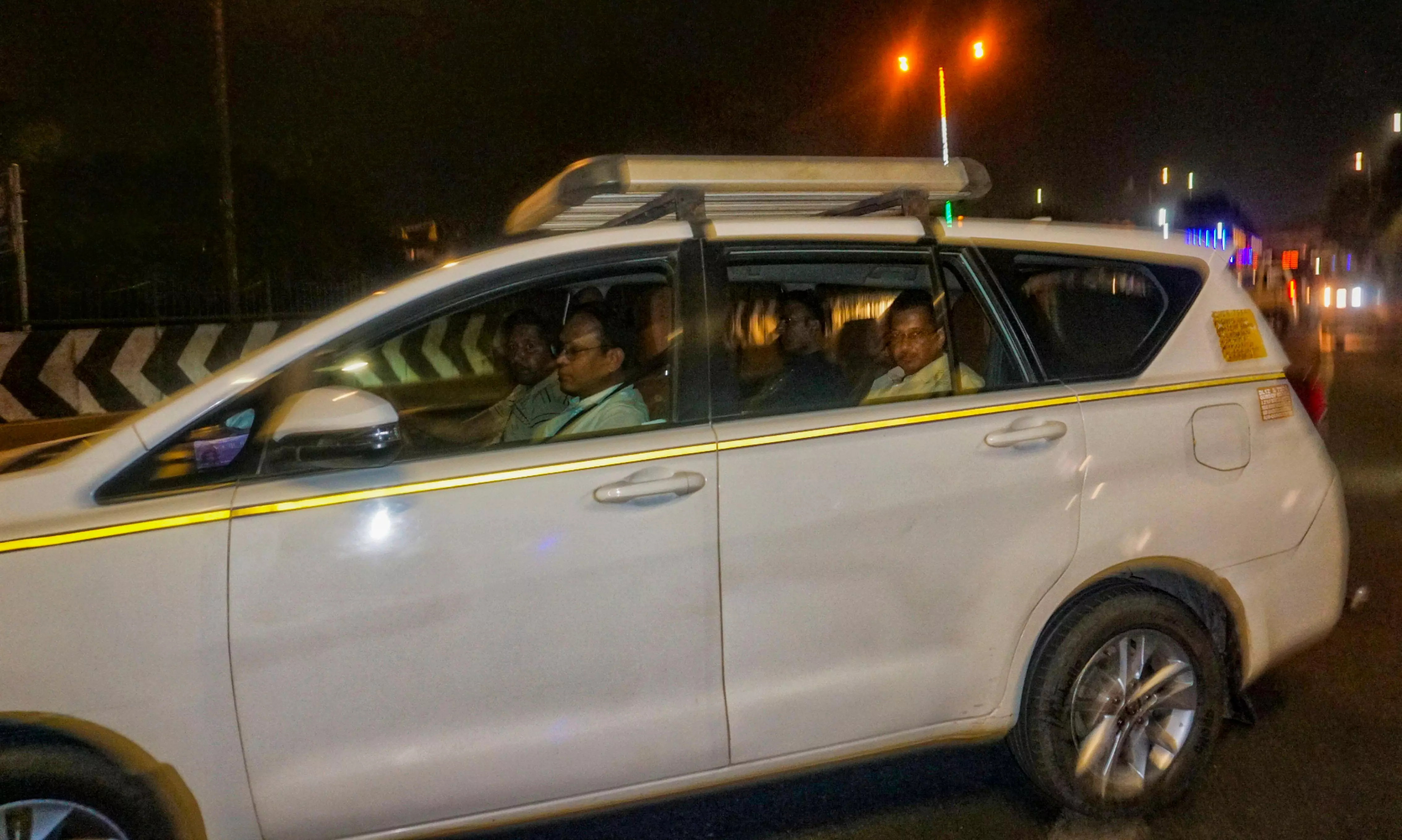 ED Arrests Kejriwal in Liquor Scam, Takes Him to HQ