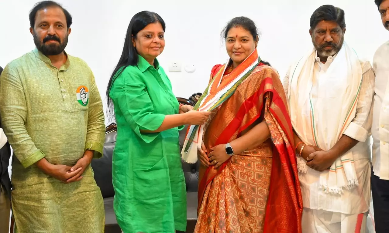 Hasthinapuram Corporator Banothu Sujatha Naik Joins Congress