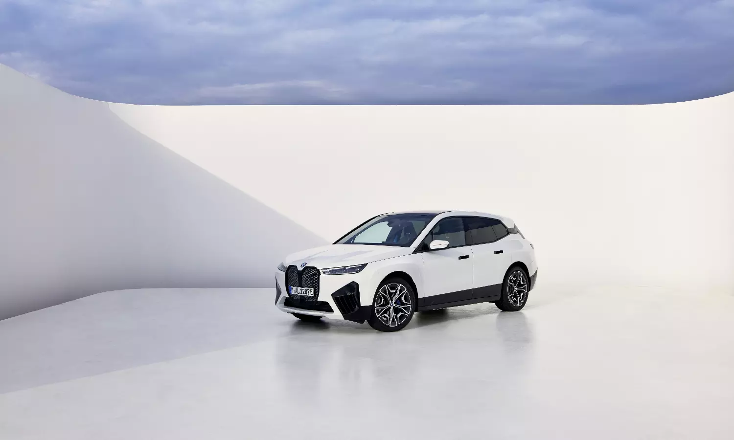 BMW iX xDrive50 Launched At Rs 1.40 Crore