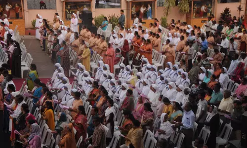 Bishops, 200 Priests take Part in Chrism Mass, Bless Holy Oil