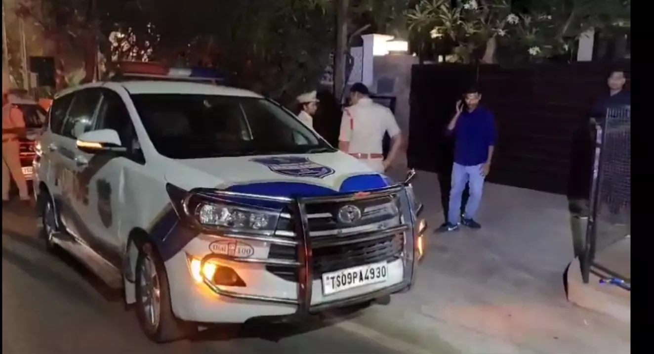 Phone Tapping case: Police raid on iNews MD Shravan Raos residence Phone Tapping case: Police raid on iNews MD Shravan Raos residence