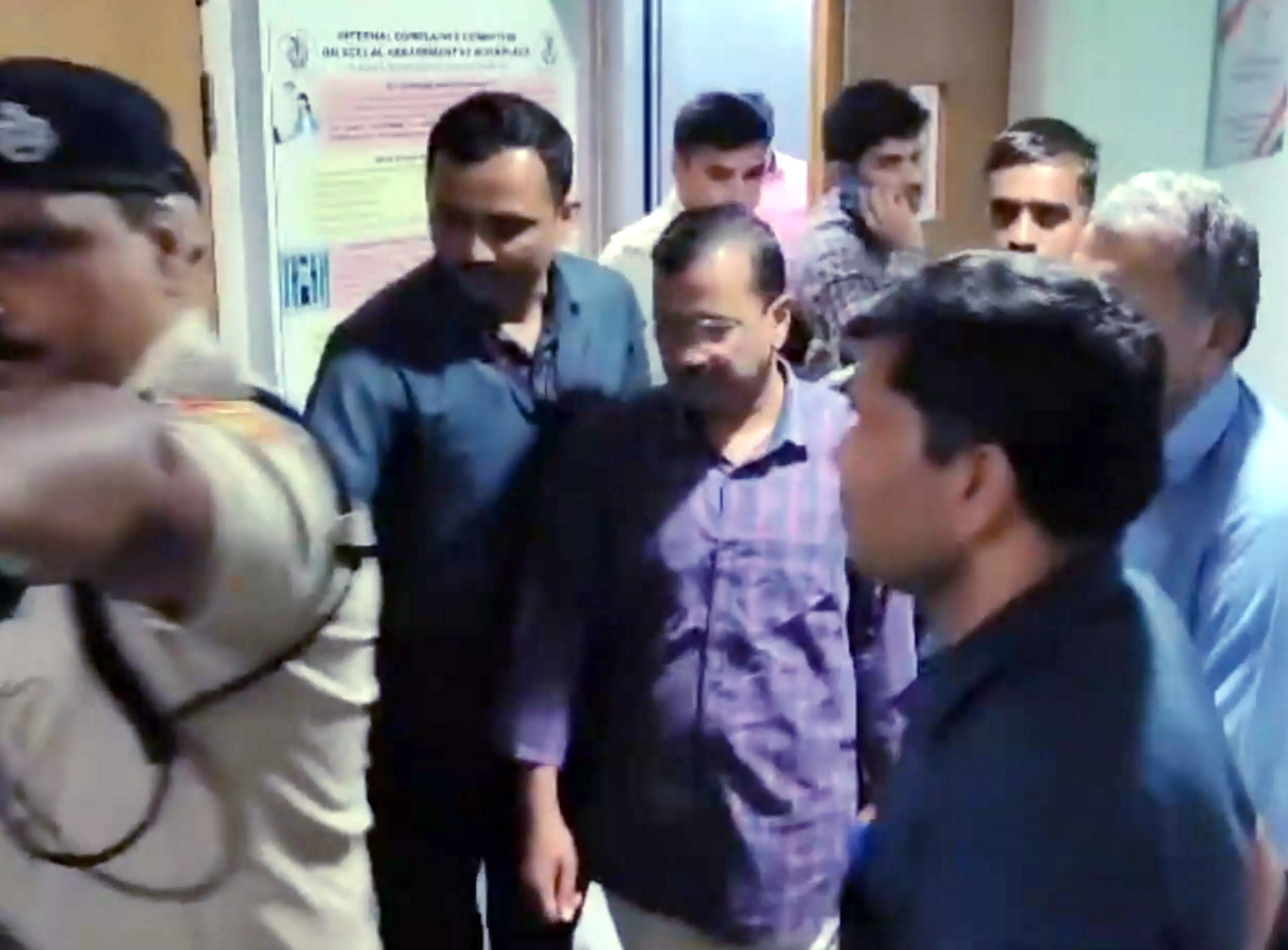 Kejriwal seeks police officers removal from security