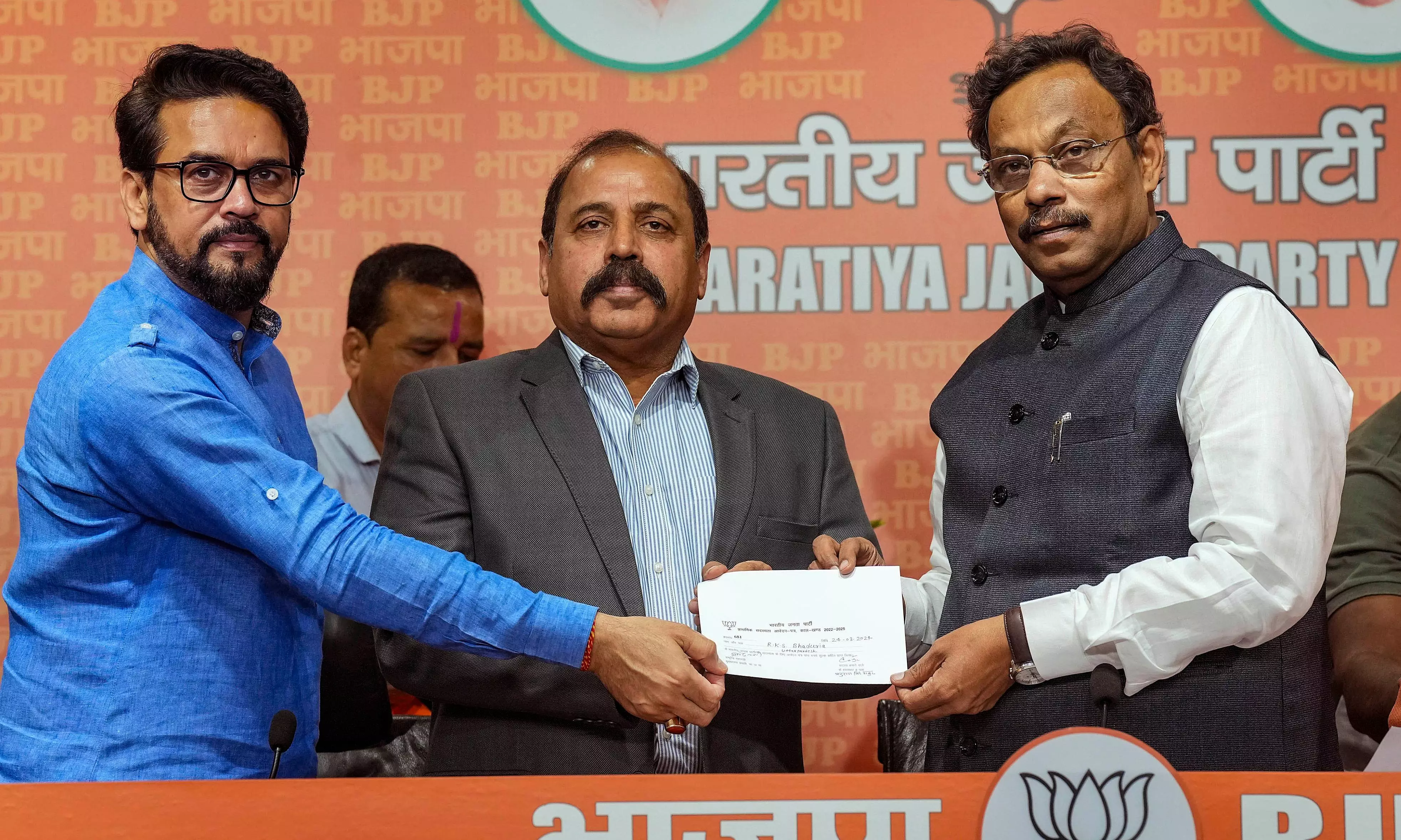 Former IAF Chief RKS Bhadauria Joins BJP Former IAF Chief RKS Bhadauria Joins BJP