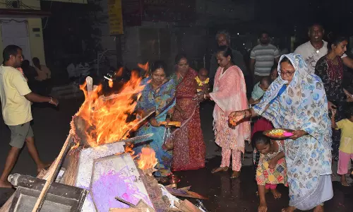 Sunday Night Marked by Holi Eve Ritual ‘Holika Dahan’