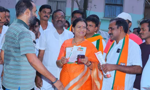 BJP’s Aruna Seeks Votes of Morning Walkers, Fitness Freaks and Women