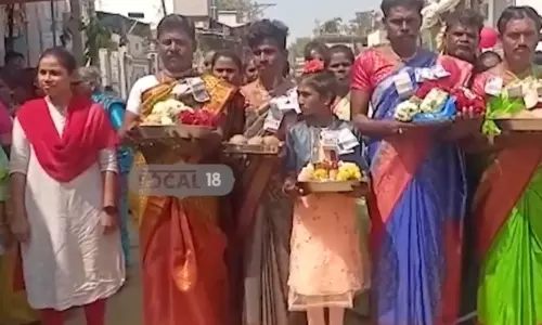Holi in Adoni: Men Dress as Women to Offer Unique Holi Prayers