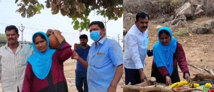 Muslim Woman Performs Hindu Woman’s Final Rites