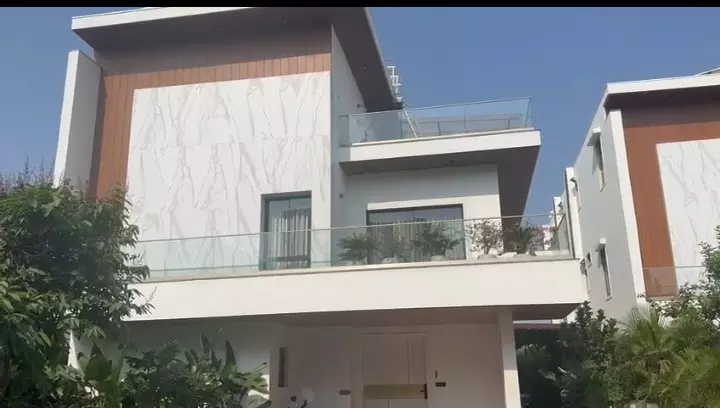 Accused Officers Involved in Phone Tapping Were Leading Lavish Lives in Villas