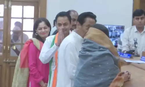 Kamal Naths Son Nakul Nath Files Nomination From Chhindwara Seat
