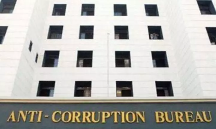 Tahsildar Among 4 Arrested for Taking Bribe Tahsildar Among 4 Arrested for Taking Bribe