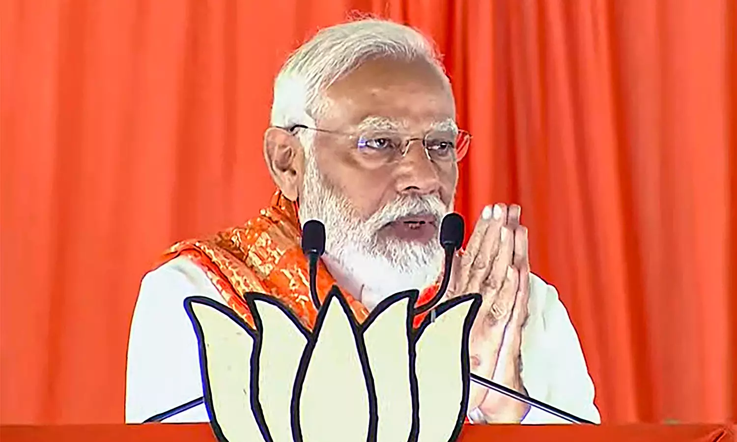 TMC Looted Rs.3,000 Crore from Poor: Modi TMC Looted Rs.3,000 Crore from Poor: Modi