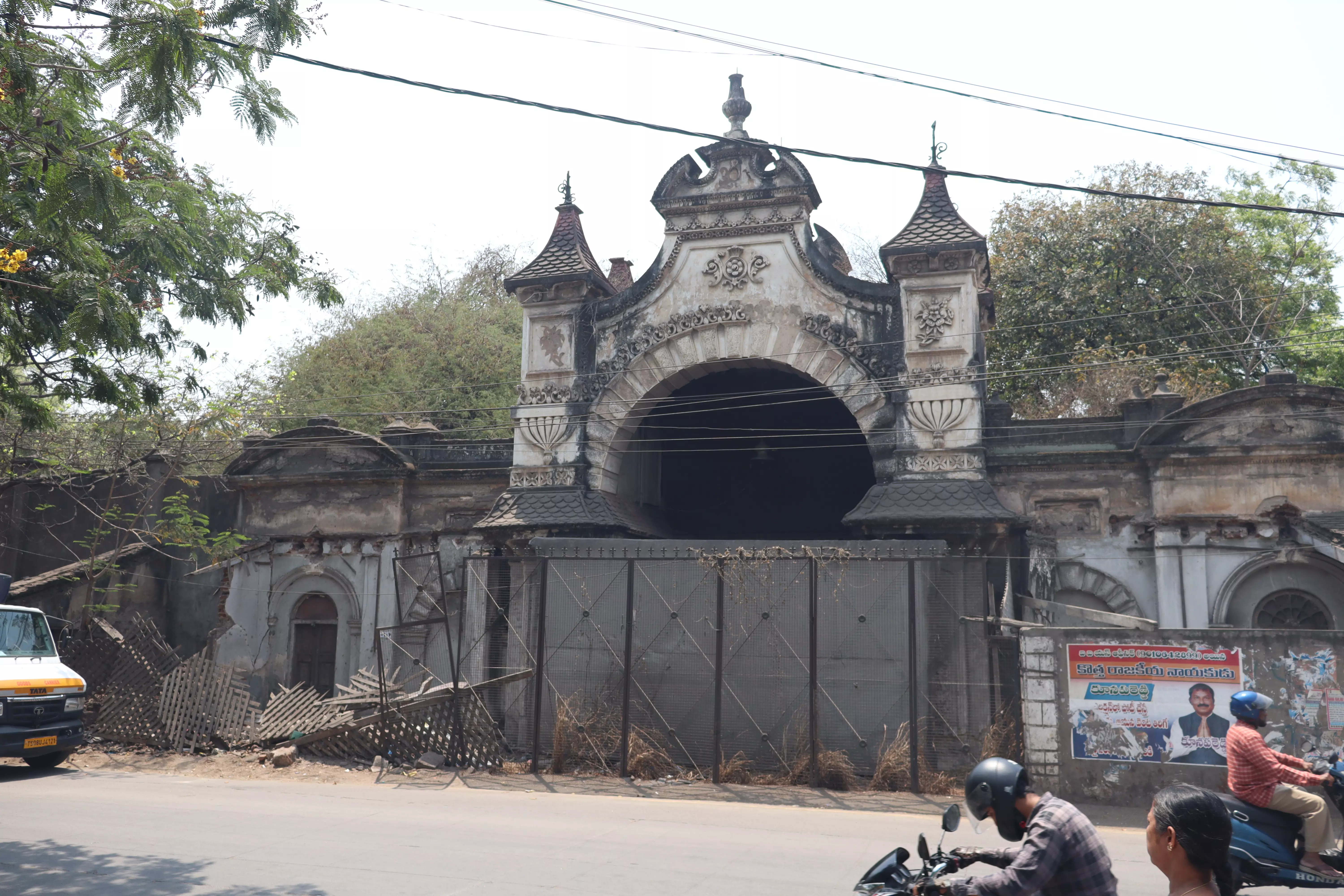 King Kothi Palace Neglected Over Legal Disputes