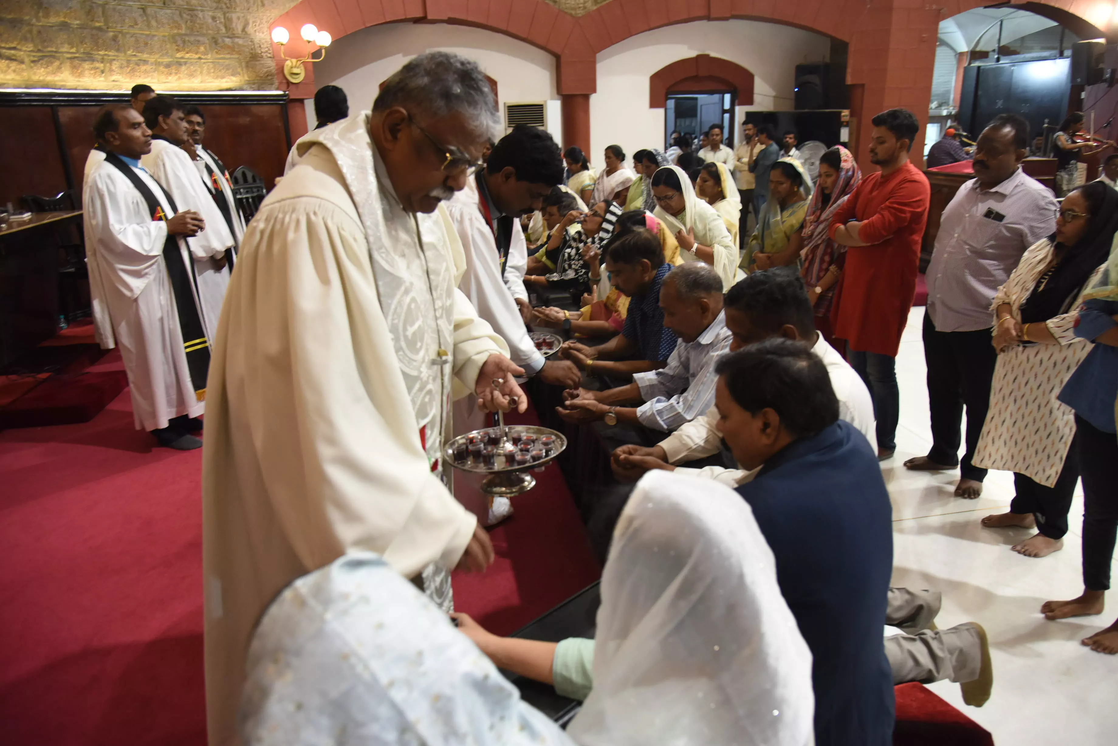 Heavy turnout of faithful at all churches for Maundy Thursday