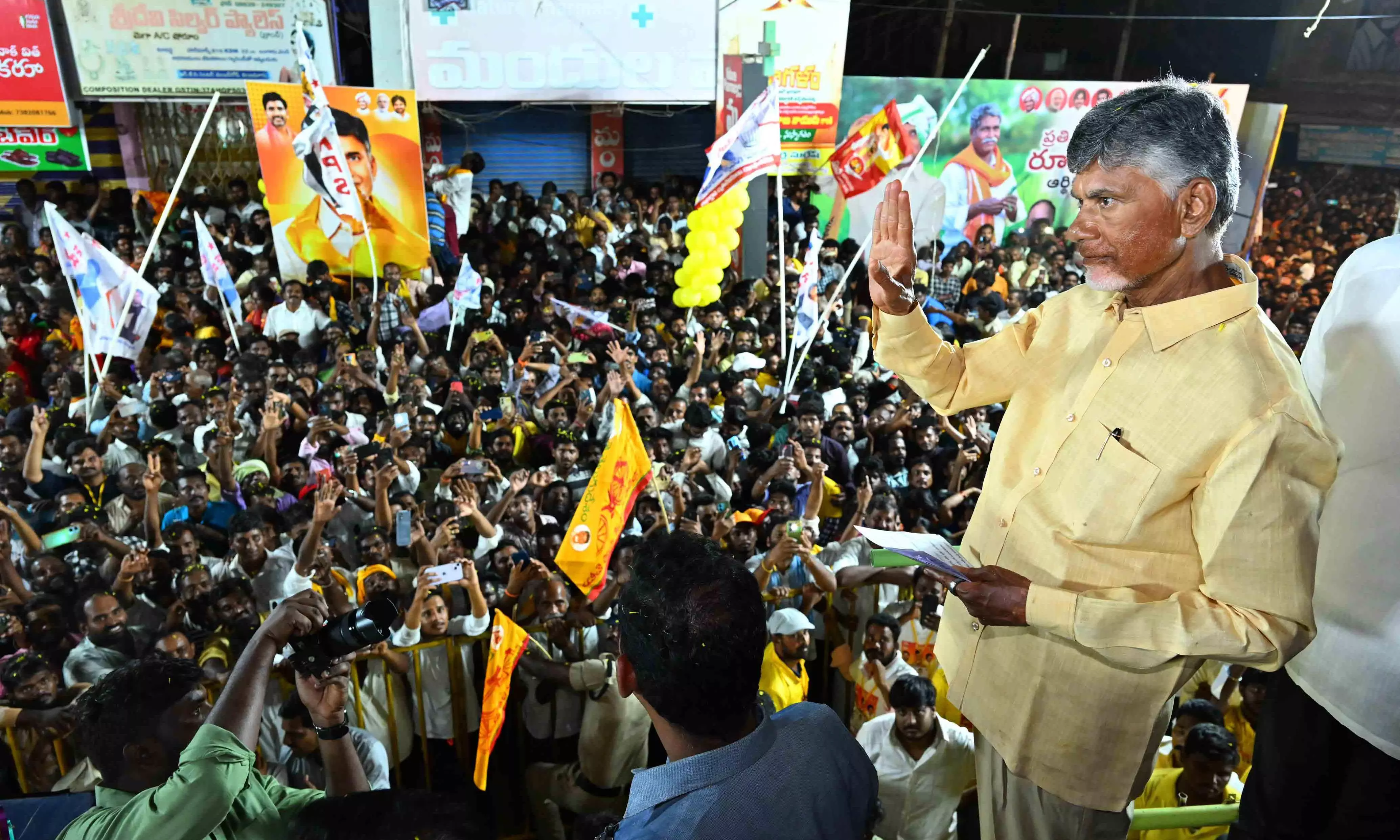 Naidu promises to restore law and order, terms YSRCs Fan symbol fit for dustbin