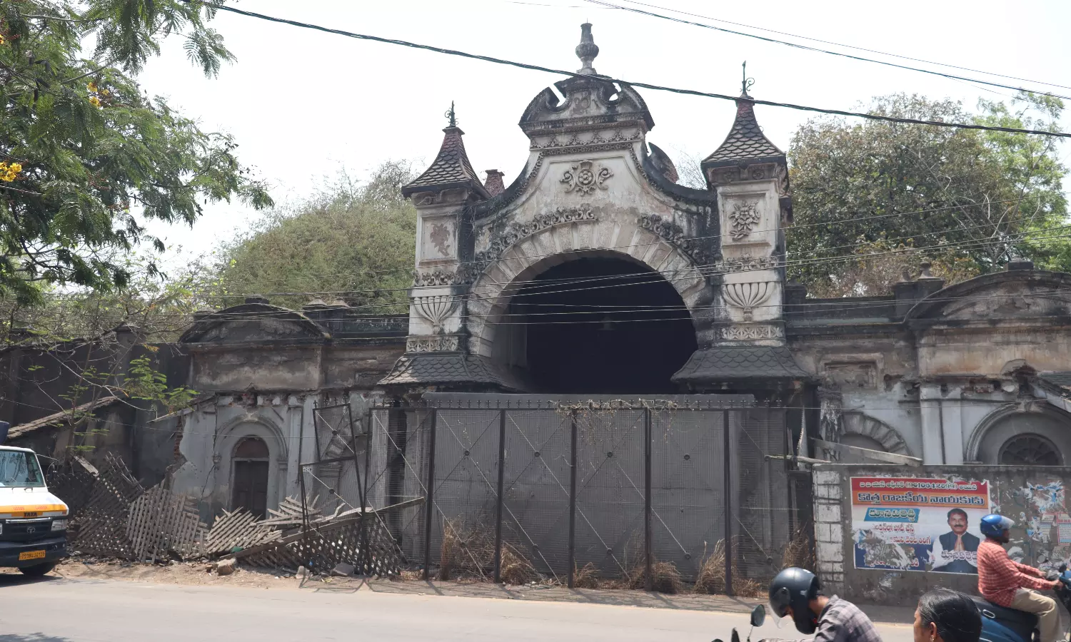 King Kothi Palace Neglected Over Legal Disputes