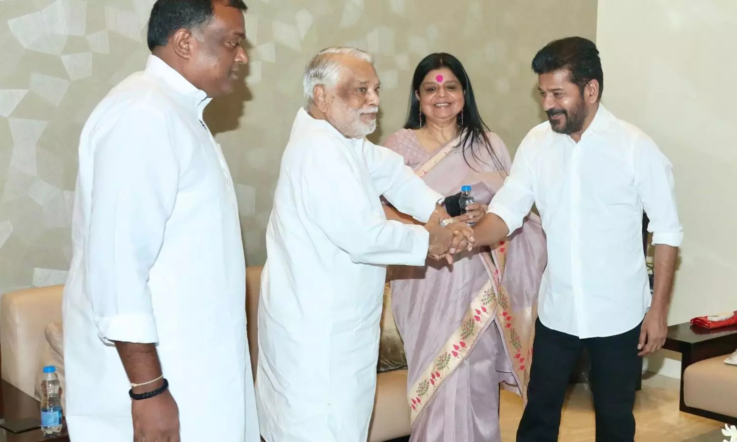 Keshava Rao meets Revanth, discusses plans on joining Congress