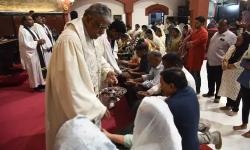 Heavy turnout of faithful at all churches for Maundy Thursday