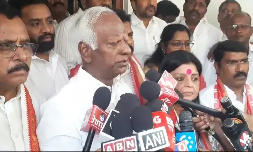 Kadiyam all set to join Congress says people moving away from BRS